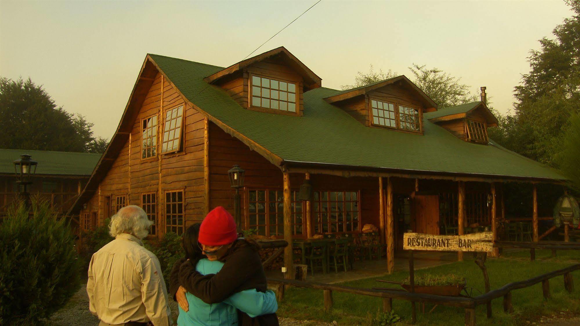 Hotel El Barranco Futaleufu Bagian luar foto