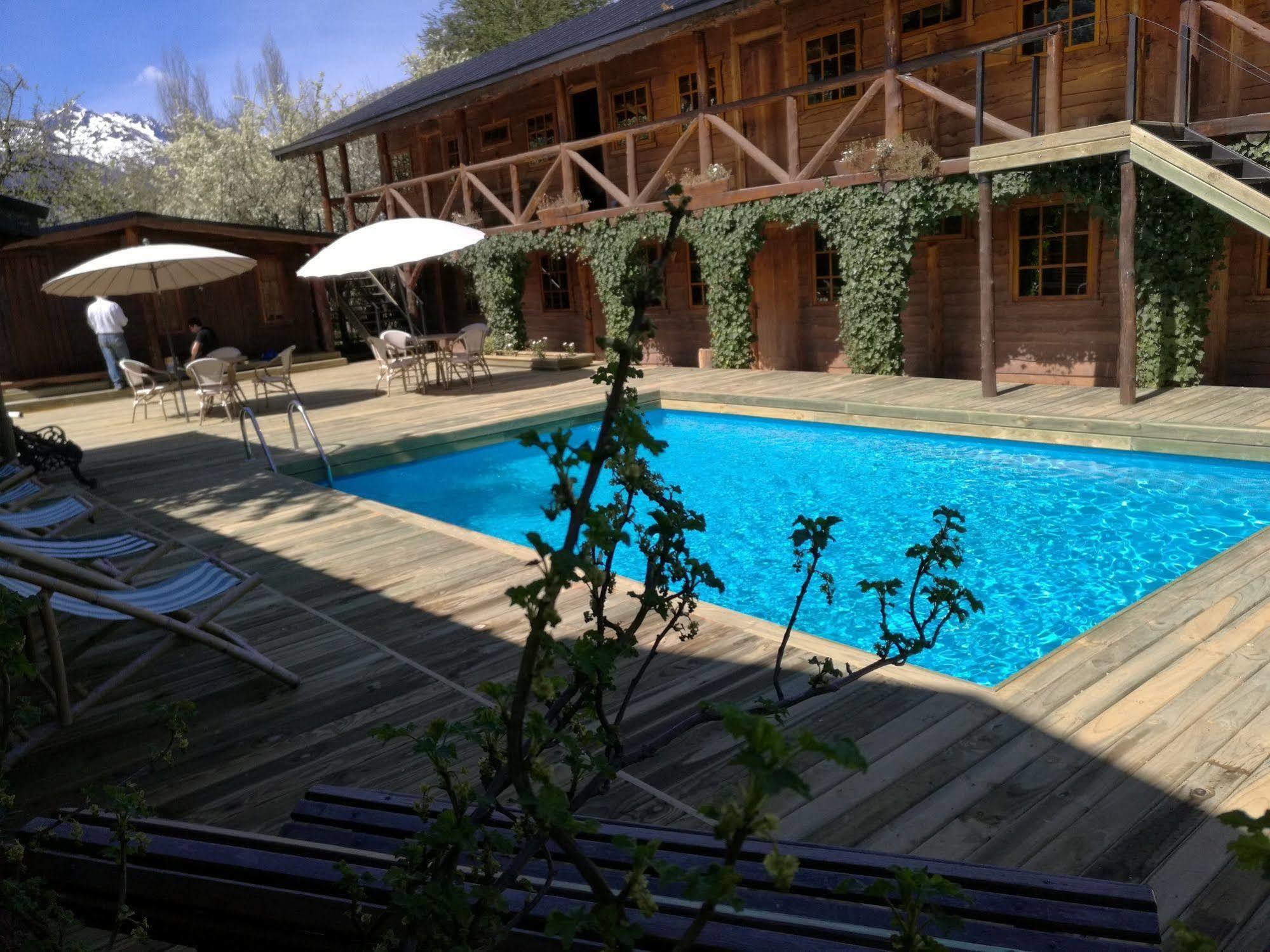 Hotel El Barranco Futaleufu Bagian luar foto